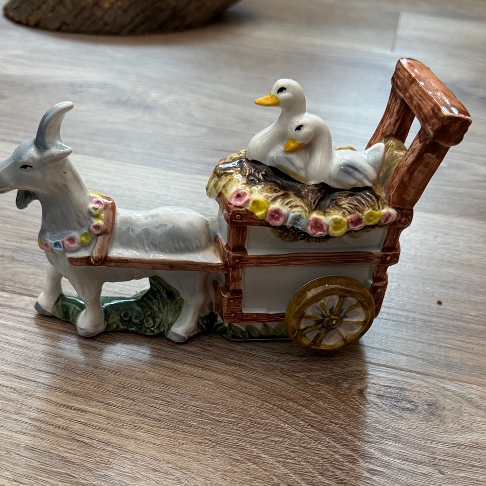Vintage Schmid Howard Kaplan musical figurine from 1983.